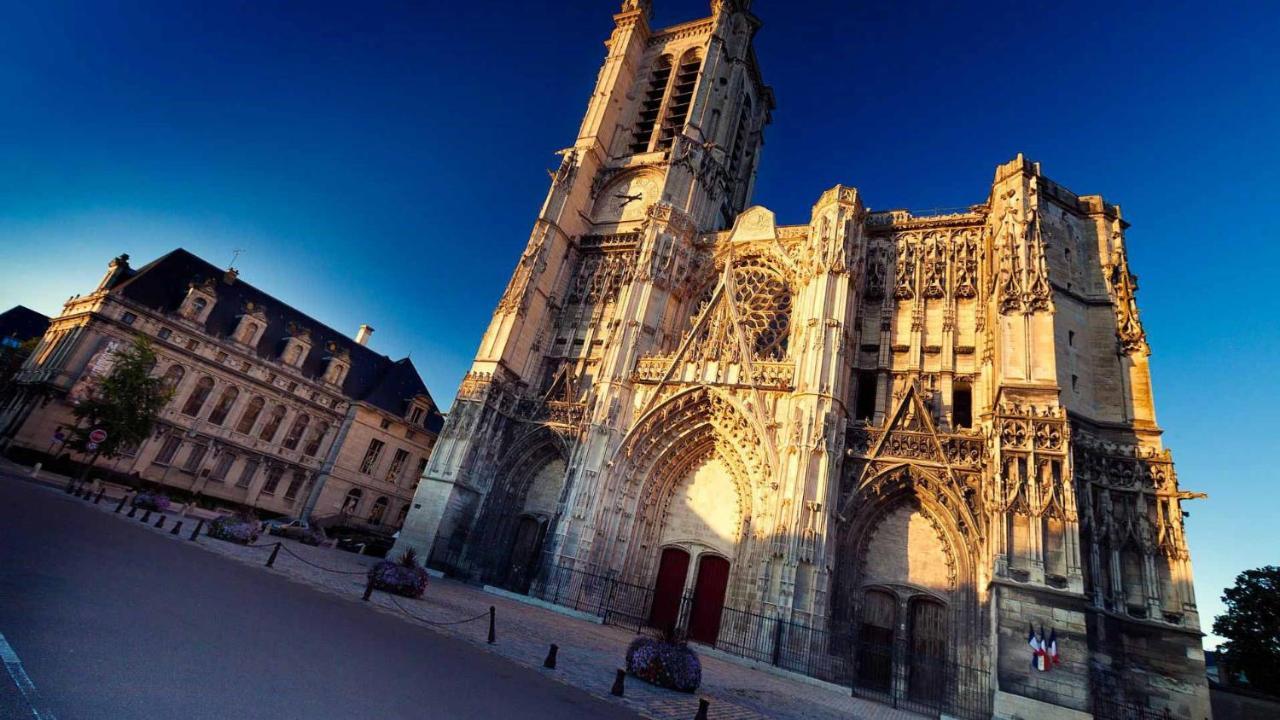 Les Cieux De La Cathedrale - Calme - Jardin - Wifi Apartment ทรัวส์ ภายนอก รูปภาพ